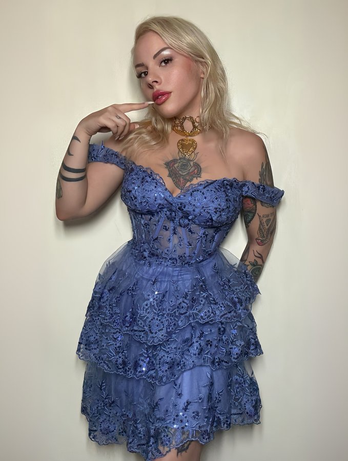 Instagram post by @narci.sistah for ZAPAKA. Caption reads: [...] come le sere d’estate 💙🦋

Dress by:....