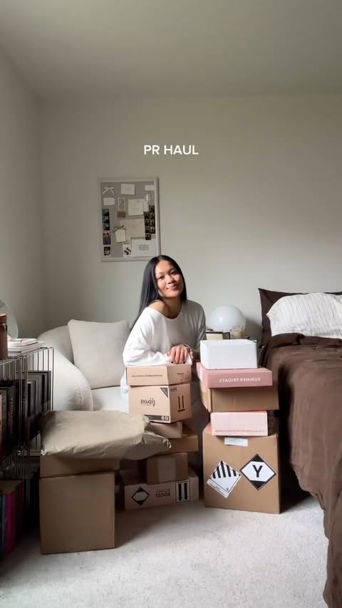 Instagram post by @gabrielleaihara for Taylor Chip. Caption reads: [...] @gisou @bondiboost @yslbeauty @taylorchip....