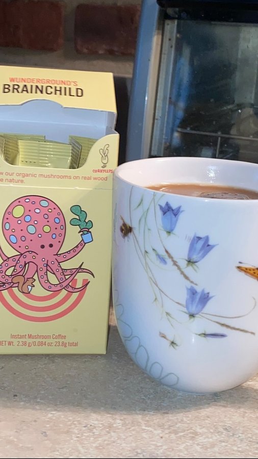 Instagram post by @idfkels for Wunderground Coffee. Caption reads: instant coffee in seconds 💘 @wundergroundcoffee....