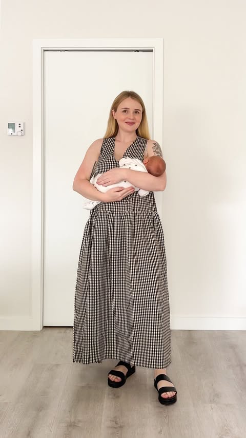 Instagram post by @conniesavage_ for Apéro Label. Caption reads: Breastfeeding friendly ootd 🤍
Wearing the....