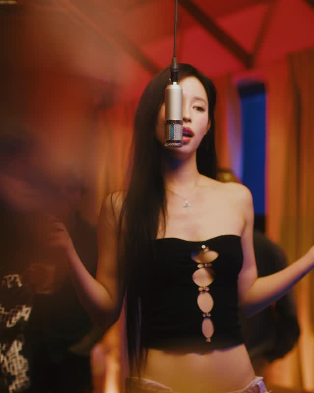 Instagram post by @u_youha for Johnnie Walker US. Caption reads: Takin’ big plans,and drawin’ my name,
#ad Making....