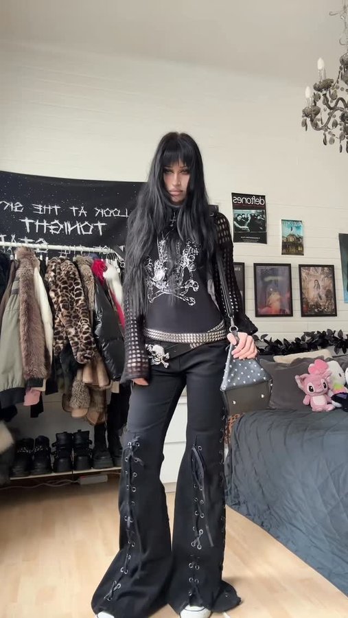 Instagram post by @evameganosova for Minga London. Caption reads: Pants: @mingalondon code: Eva10 | advertisement....