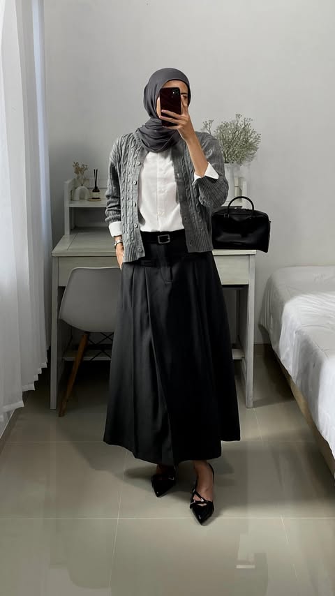 Instagram post by @maulinauliana for Onitsuka Tiger. Caption reads: Some of my recent layered....