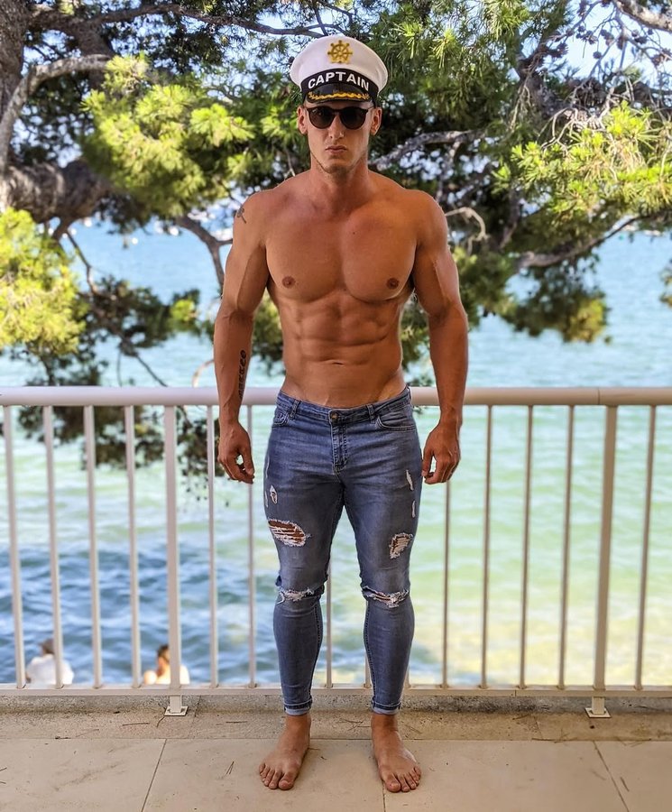 Instagram post by @mattdoesfitness for Legend London. Caption reads: [...] I’m excited to find out 🙌 Wearing....