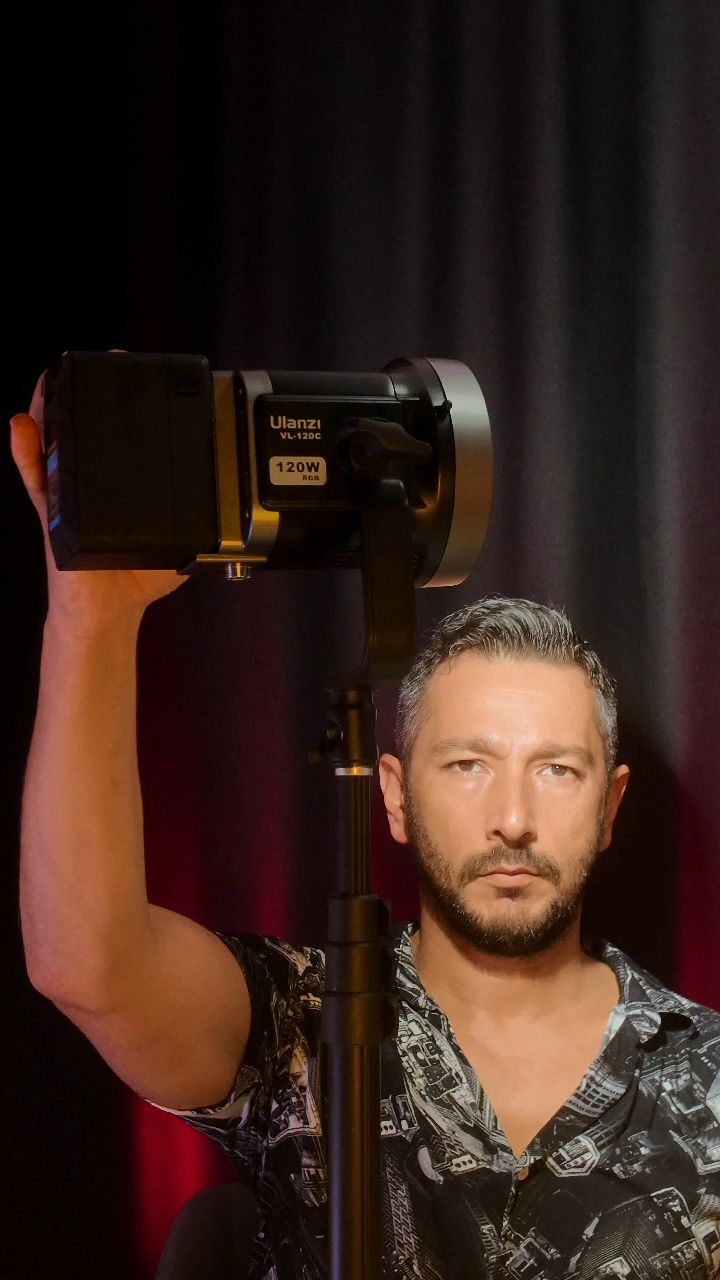 Instagram post by @ulanzi_turkiye for Ulanzi. Caption reads: [...] sahneye farklı bir ruh kat!
Ulanzi 120W RGB....