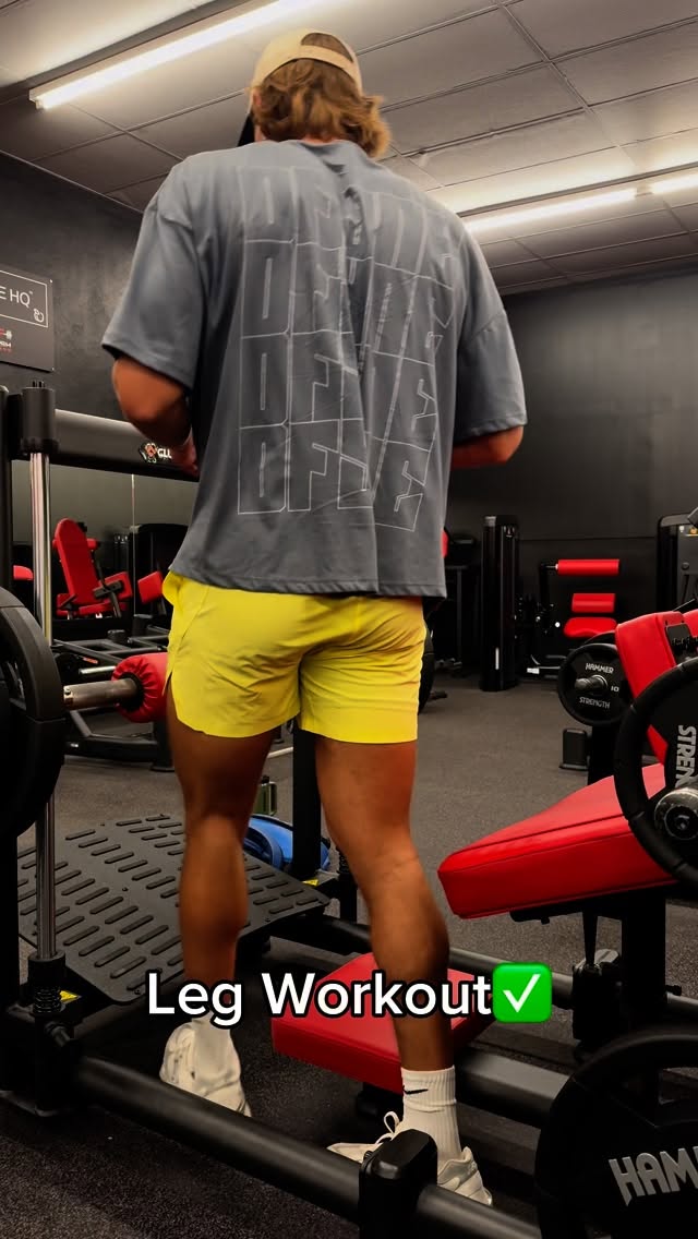 Instagram post by @bryce.bussard for DFYNE. Caption reads: Leg Day sponsored by @dfyne.official ✅

Over sized....