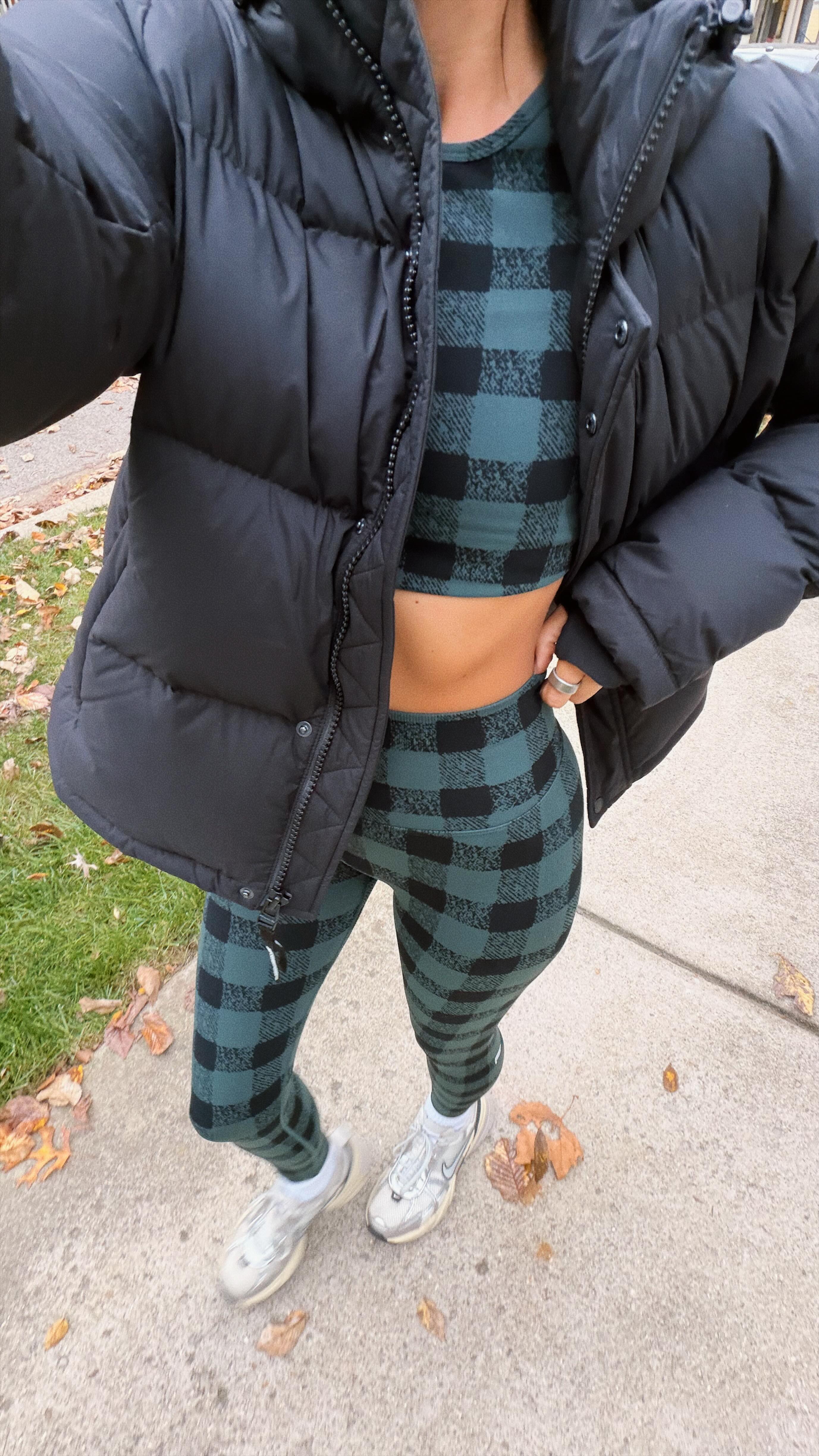 Instagram post by @truthfullycharlie for Fabletics. Caption reads: “VIP” for all the details! 

This set went quick....