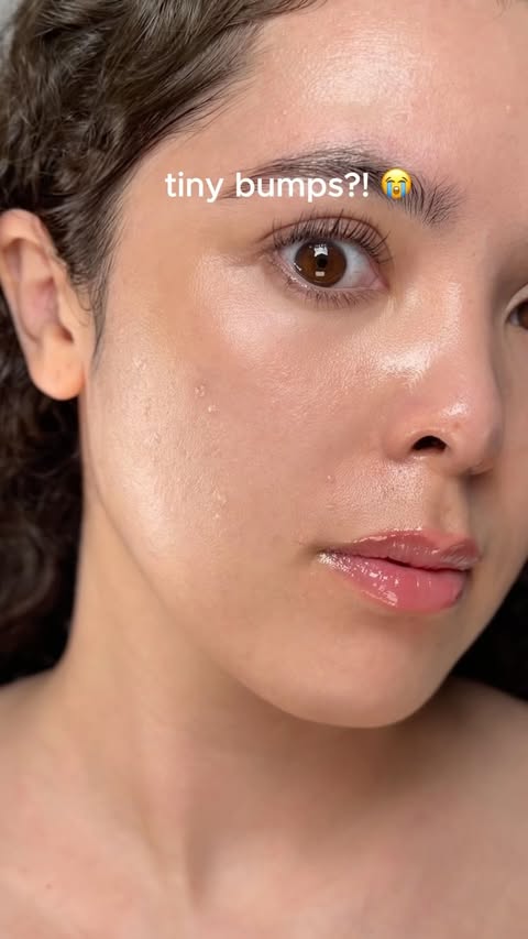 Instagram post by @illaalvarez for HEVEBLUE. Caption reads: [...] HBILLA15 #texturedskin #oilyskin #heveblue....