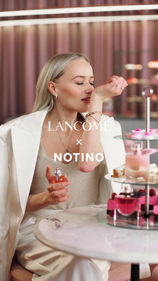 Instagram post by @anetjiskra for Notino CZ. Caption reads: Má nejoblíbenější stálice z řad parfémů - La vie....