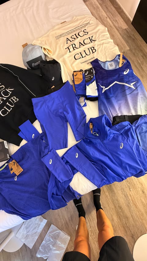 Instagram post by @palabraderunner for ASICS. Caption reads: ASICS x Sevilla Marathon. Arranca finde [...].