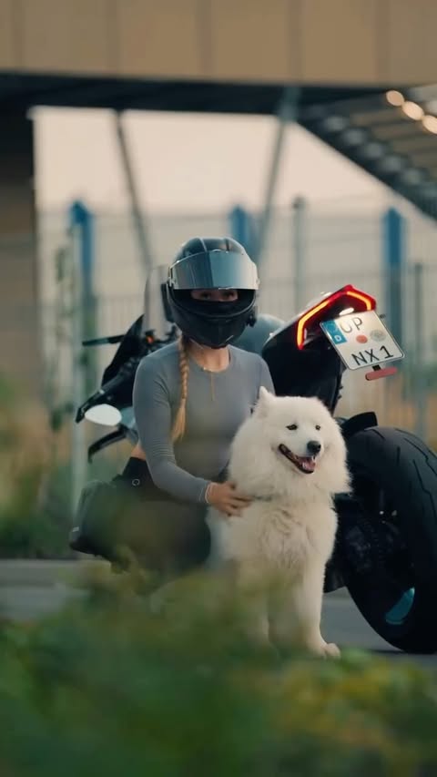 Instagram post by @nanaxyda for Cardo Systems. Caption reads: [...] 🧤: @ravenmoto (NANAXYDA) 🎧 :....