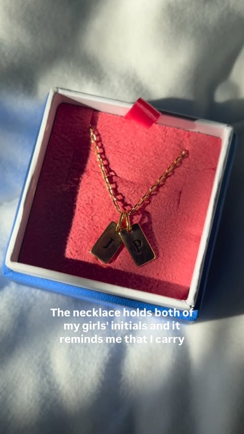 Instagram post by @lovingbeautyandlife for Jewlr. Caption reads: This necklace holds the two people who made me a....