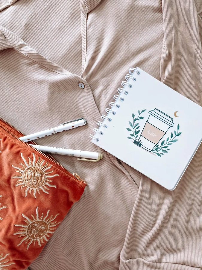 Instagram post by @itsamurraylife for Elizabeth Scarlett. Caption reads: We've got a week until were away and its going to....