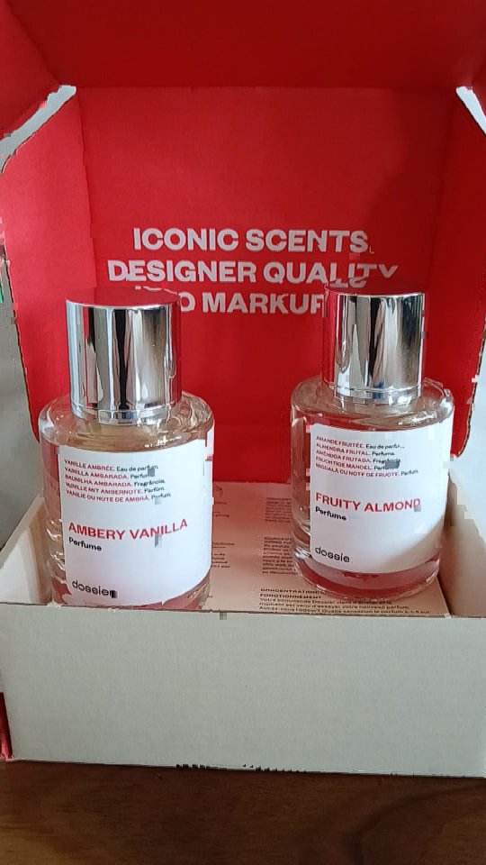 Instagram post by @enjoy_myskincare for Dossier. Caption reads: COLLABORATION COMMERCIALE NON RÉMUNÉRÉE

✨....