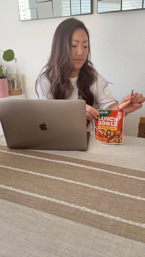 Instagram post by @_heidigreens for Bonduelle Group. Caption reads: #ad Why is lunch always the meal I forget to plan....