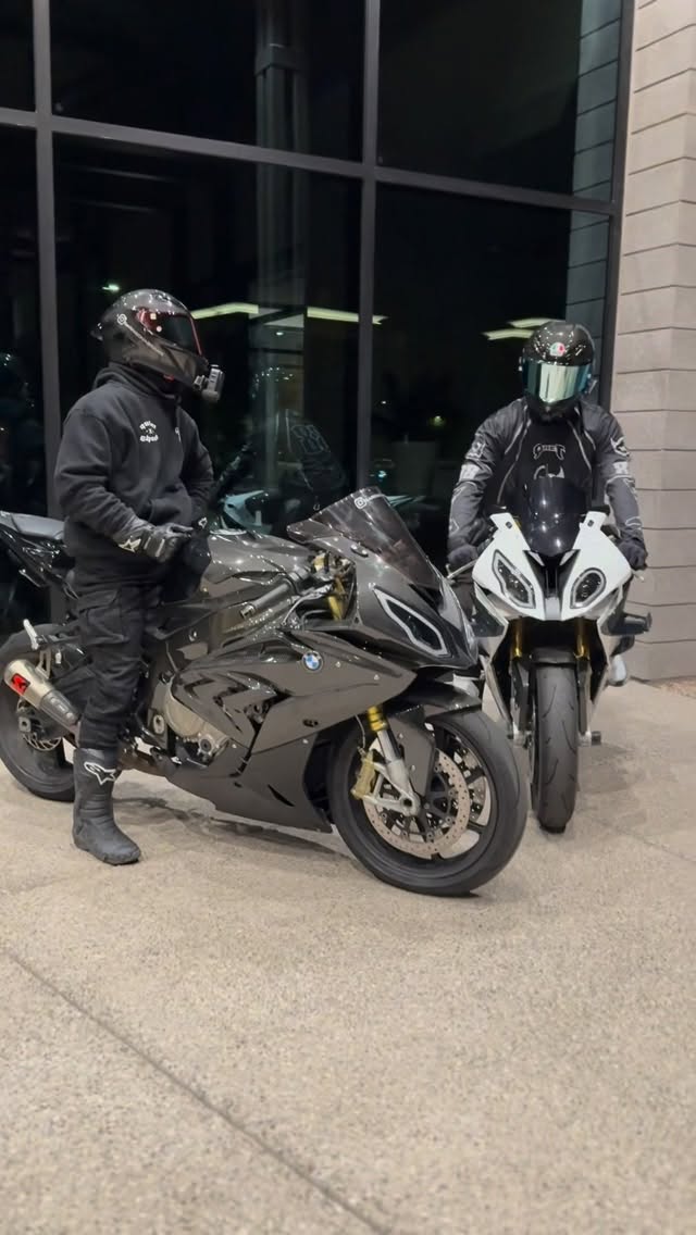 Instagram post by @venom_s1k_ for Amotopart. Caption reads: [...] @mamas_media_ 📸 - SPONSORS CODE VENOM....