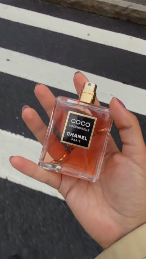 Instagram post by @badgalfra for CHANEL. Caption reads: the perfect fix #chanelpartner #crushabsolu.