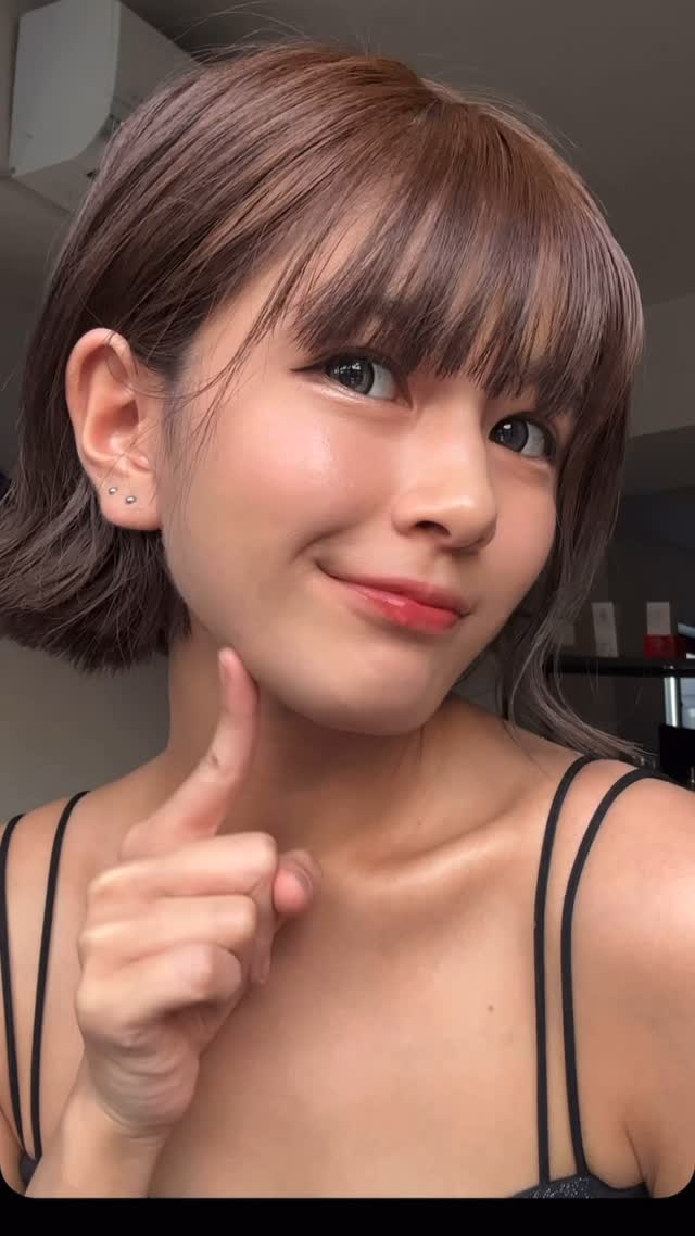 Instagram post by @natsume__suzu for SHEGLAM. Caption reads: 整形なしでも変われるシェーディング♡

 @sheglam_official....