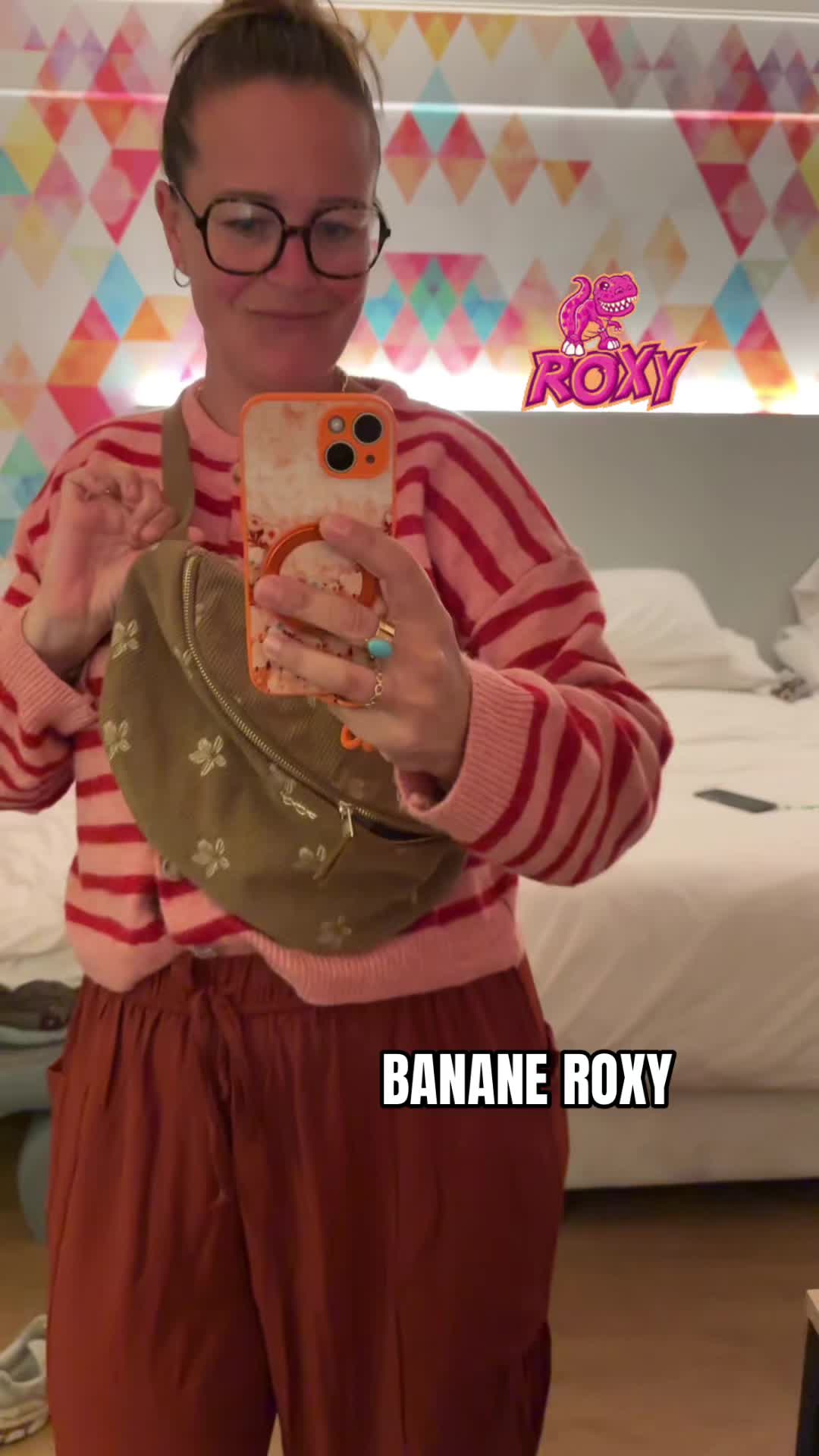 TikTok post by @bichettetesteuse for ROXY. Caption reads: #banane #roxy #tendance #sac #pratique [...].