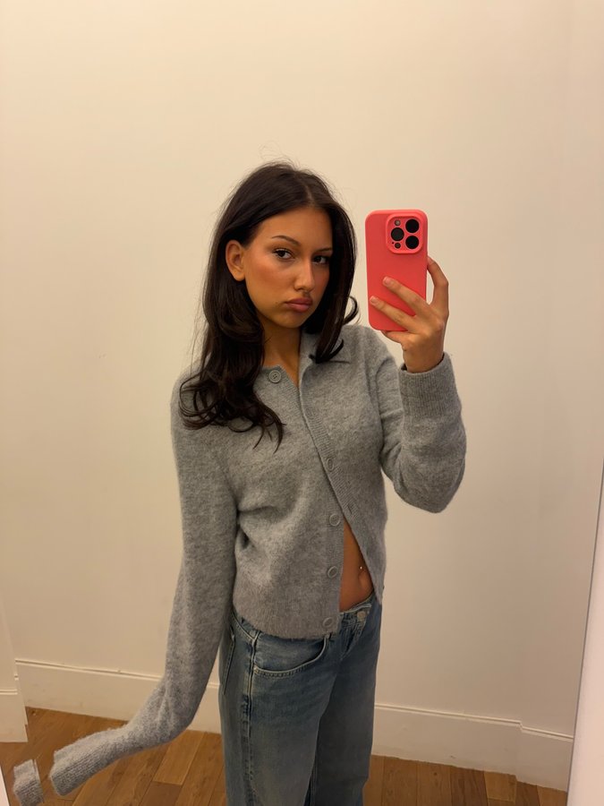 Instagram post by @jasminaworkert for BIMBA Y LOLA. Caption reads: keeping my heart and cup full <33
@bimbaylola....