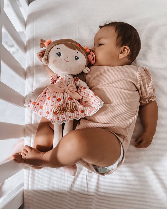Instagram post by @mamaandarabellarose for Leyadoll. Caption reads: [...] up to her new personalised doll from....