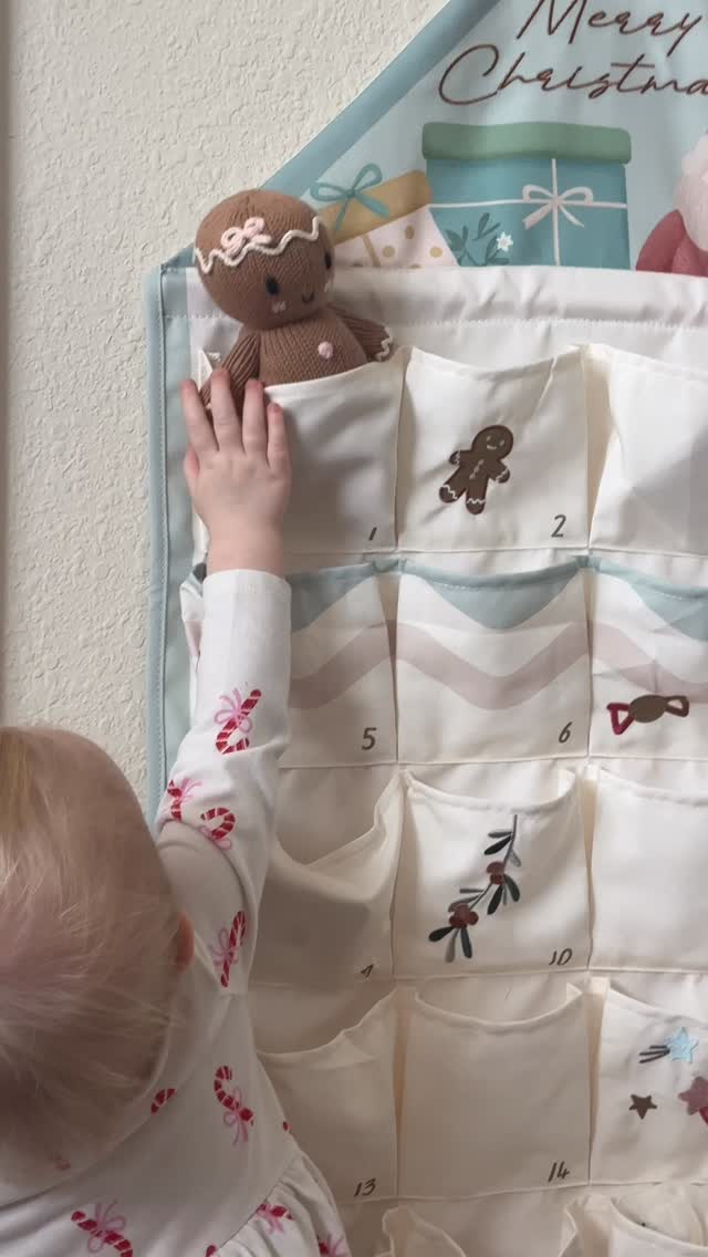 Instagram post by @daniellemcgeee for Moonkie. Caption reads: [...] already peeked 🤭🎄👧🏼💝

The new....