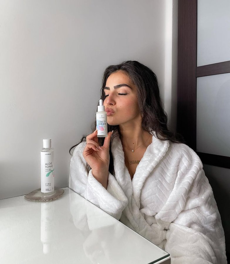 Instagram post by @jennyharouny for HelloBody. Caption reads: So in-love with @hellobody_usa Coco Dream....