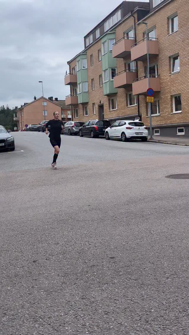 Instagram post by @jhedbys for 2XU. Caption reads: This is what my running looks like two days after....