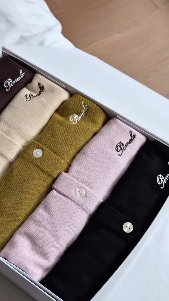 Instagram post by @gracebudsarin for Pomelo Fashion. Caption reads: 🫶🏻☺️

#PomeloGirls #EmotionalSupportCardigan.