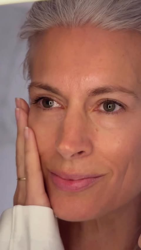 Instagram post by @sarahharris for LA MER. Caption reads: [...] Loving The New Rejuvinating Eye Cream by....