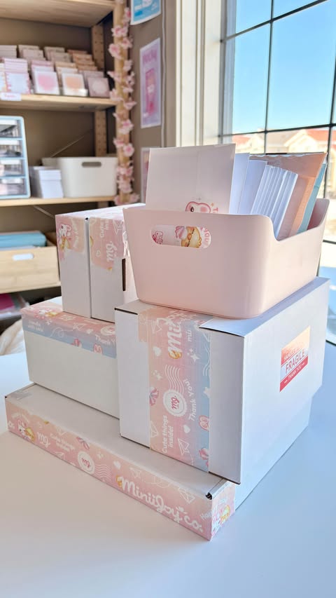 Instagram post by @miniijoyco for VistaPrint. Caption reads: [...] your orders in these new envelopes 🤭....