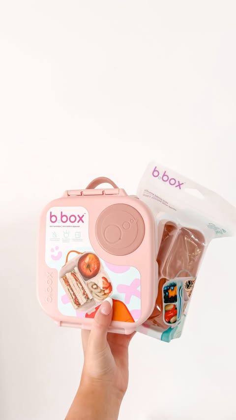 Instagram post by @demii.maree for b.box for kids. Caption reads: [...] overpacking and way less waste!🤏🏼✨....