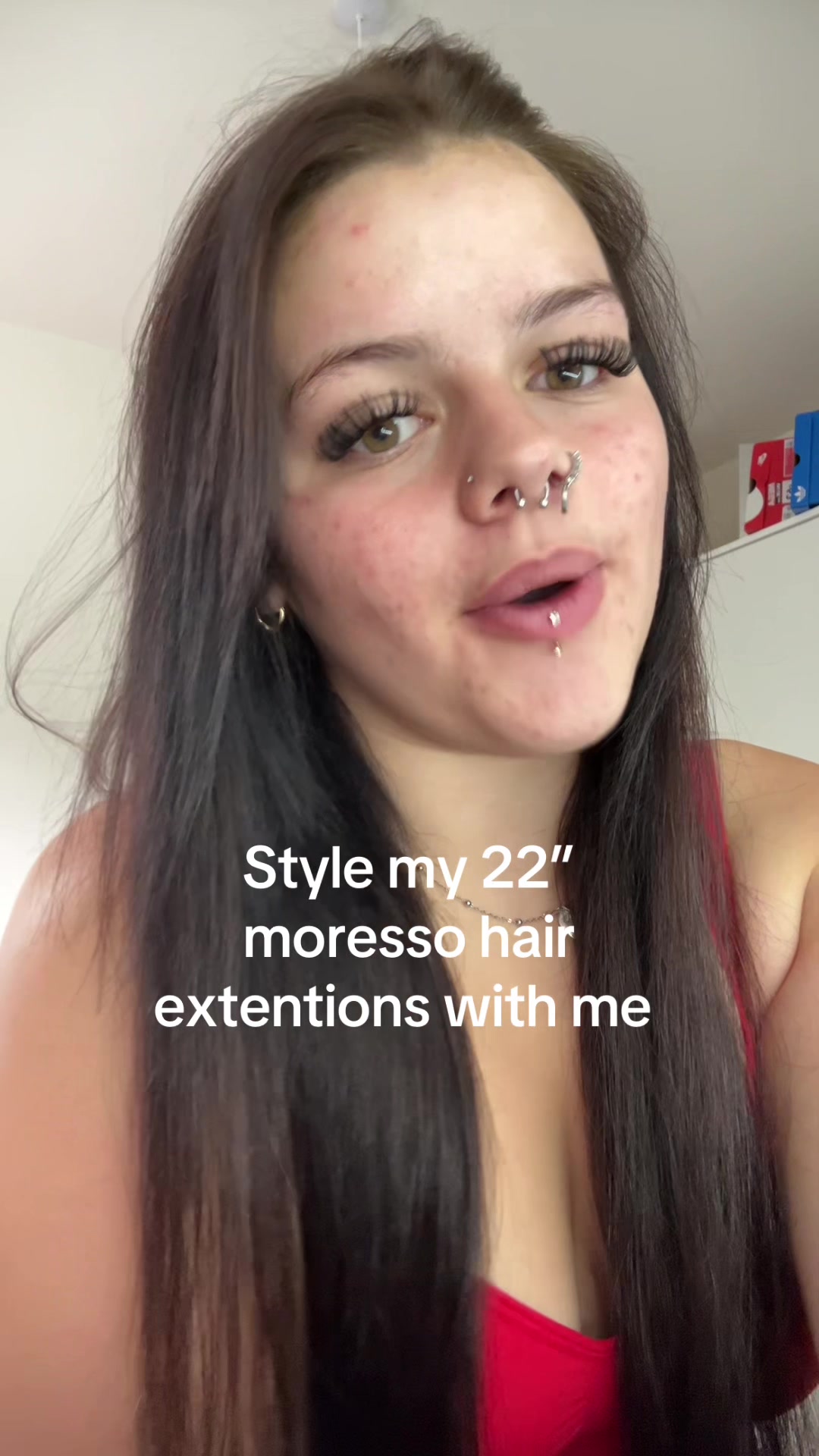 TikTok post by @isymaix for Moresoo Hair. Caption reads: Style my 22” @MORESOO HAIR extentions with me....