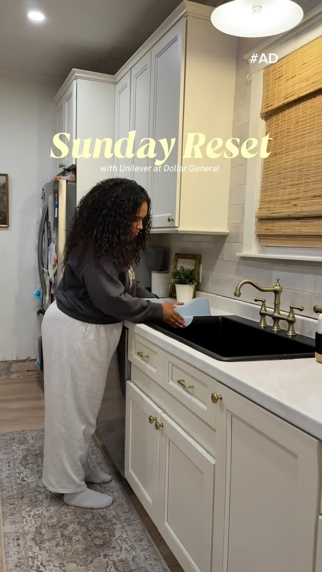 Instagram post by @lenize.fuentes for Dollar General. Caption reads: [...]  #UnileverPartner So thankful for....