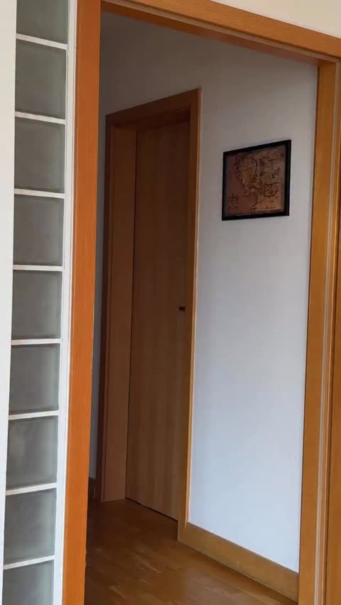 Instagram post by @verutanning for ROXY. Caption reads: Jak moc se ti změní život jednou bundou? Roxy je....