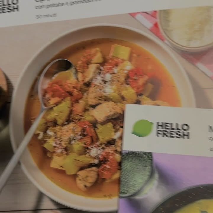 Instagram post by @_veronica_biga_ for HelloFresh. Caption reads: @hellofreshitalia un grande alleato quando non sai....