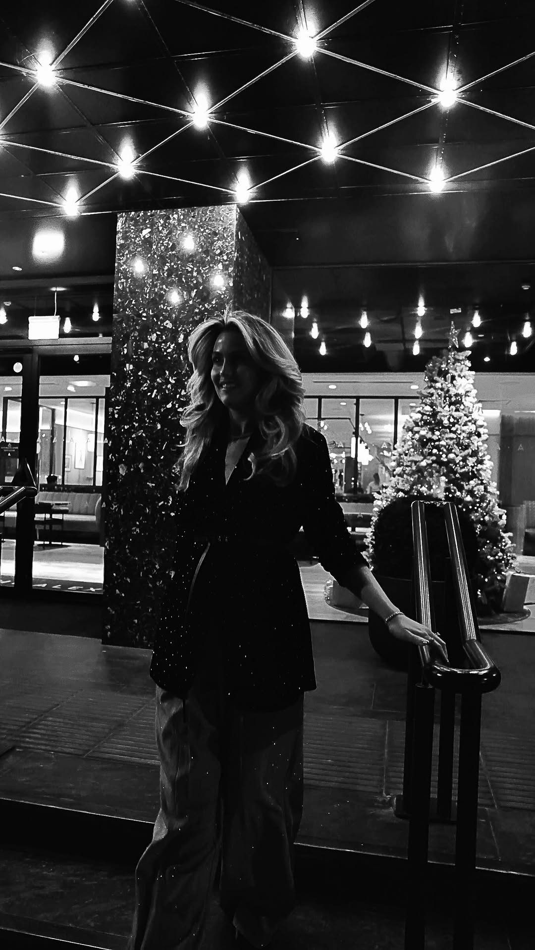 Instagram post by @dominiquenugent89 for Bondisands. Caption reads: It’s Tttimmmee ✨🎄
Gorgeous Christmas dinner with....