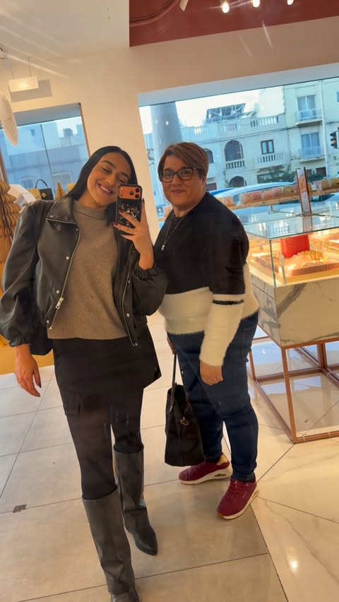 Instagram post by @yleniatestaspiteri for Mvintage. Caption reads: [...] to pick one of her gifts 🫶🏽 Plus,....