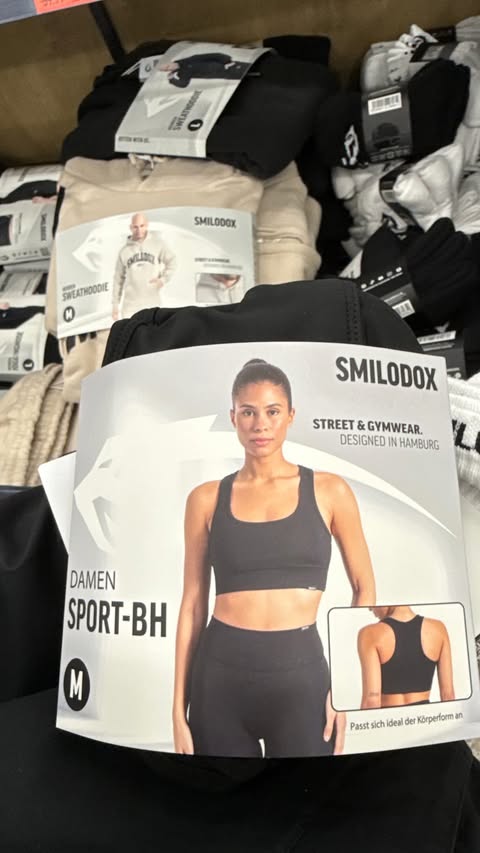 Instagram post by @angelina_sorokin for Smilodox. Caption reads: gamechanger <3 #smilodox #kaufland *werbung*.
