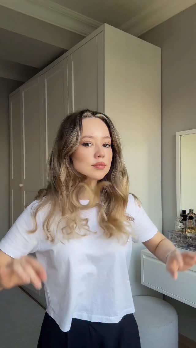 Instagram post by @senanurbayrakktar for Modanisa. Caption reads: Outfit of the day✨
@modanisa #işbirliği.