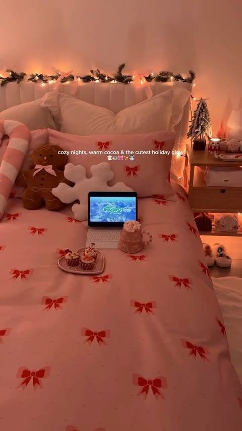 Instagram post by @kejtiejt for Nanoleaf. Caption reads: [...] into a cozy holiday fairyland with @nanoleaf....