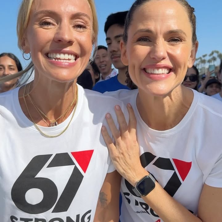 Instagram post by @jennifer.garner for Brooks Running. Caption reads: Thank you to every single person who showed up,....