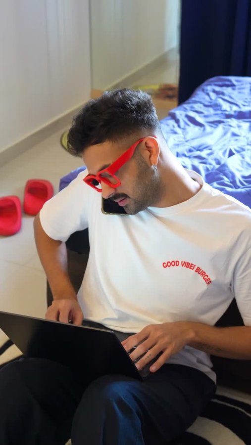 Instagram post by @shantanuuuuu for Zomato. Caption reads: ₹1 ki keemat tum kya jaano🥇.