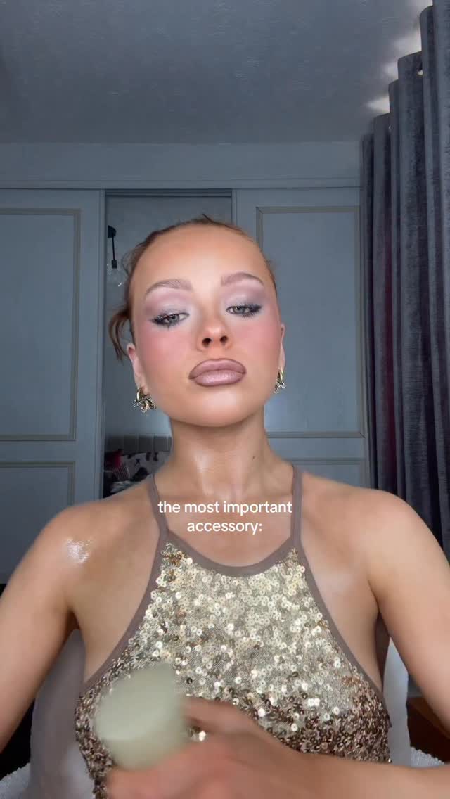 Instagram post by @hollyhoneyman for Kopari Beauty. Caption reads: the most important part✨✨ @koparibeauty 

#glow....