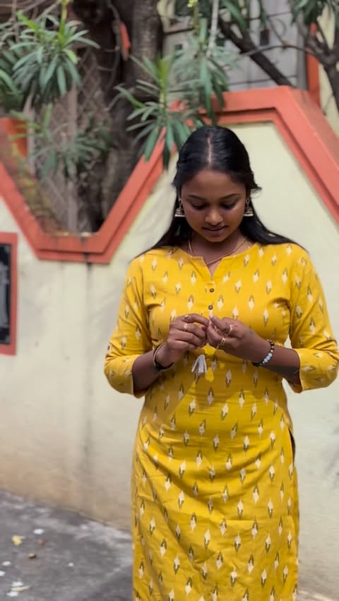 Instagram post by @ammu_priya_official for Poorvika. Caption reads: [...] ₹899 🔥
Offer valid Dec 4–7th....