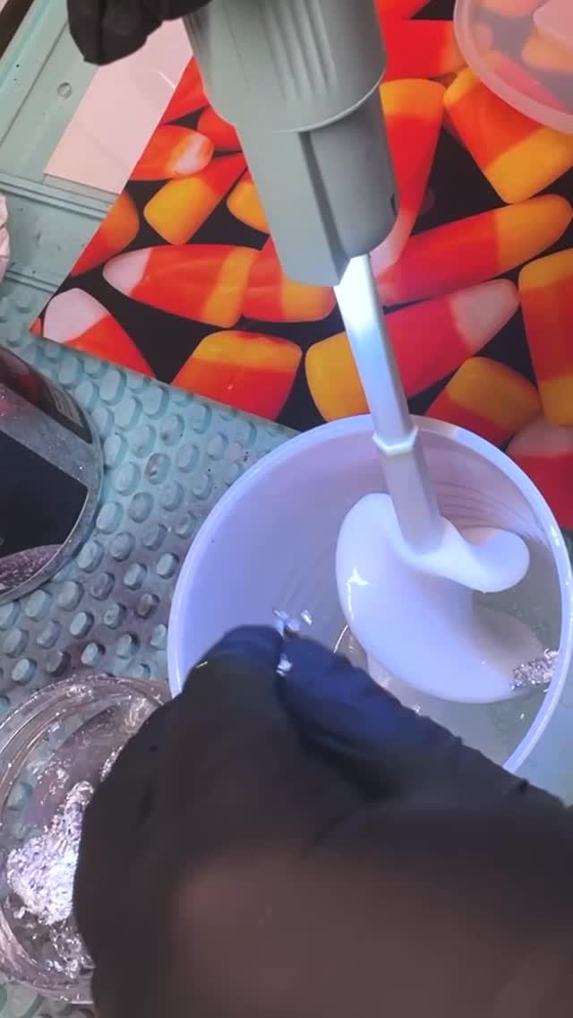 Instagram post by @magically_resin for Resiners. Caption reads: [...] & foil leaf 💎💎💎 HUGE thanks to....