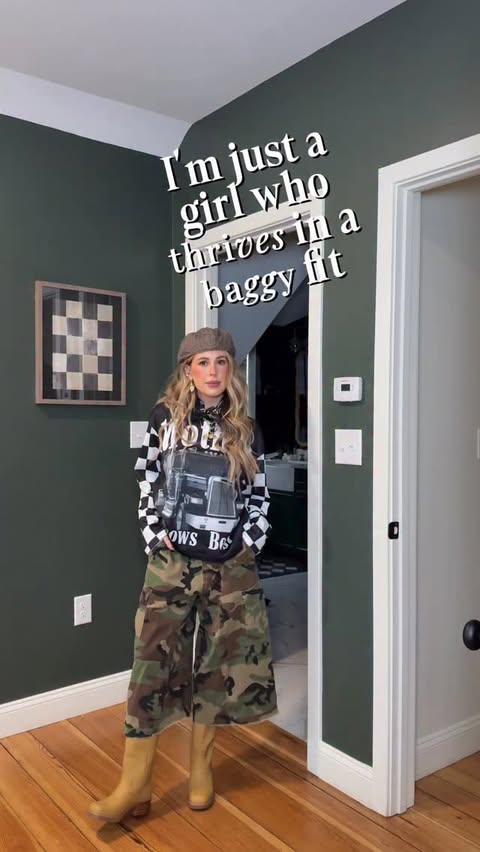 Instagram post by @torielynnbliss for mnml. Caption reads: Where are baggy fit babes at? 
Comment “LINKS” 🔗.