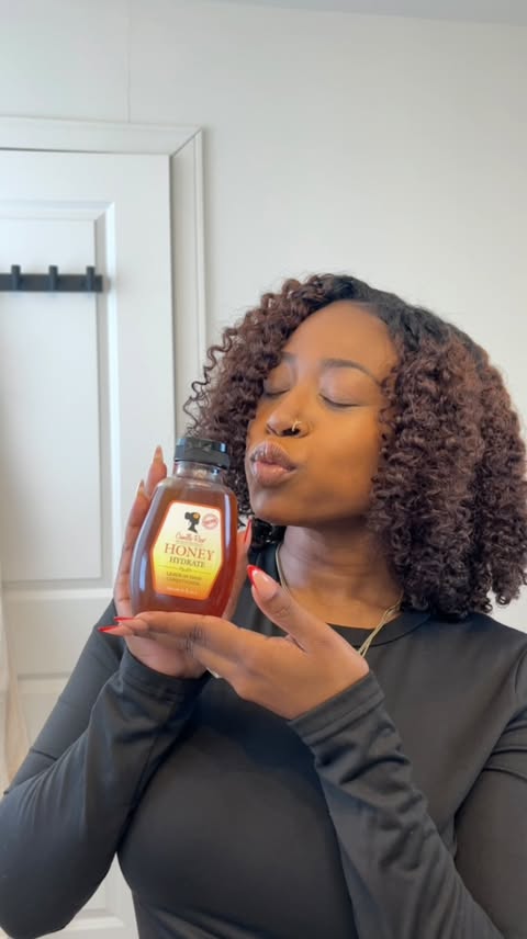 Instagram post by @be4realdee for Camille Rose. Caption reads: [...] thisss uppp🍯💛 products:....