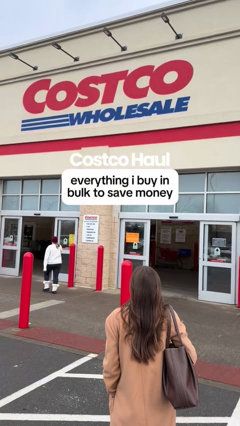 Instagram post by @itserinconfortini for Sports Research. Caption reads: let’s do a costco haul! here’s everything i buy in....