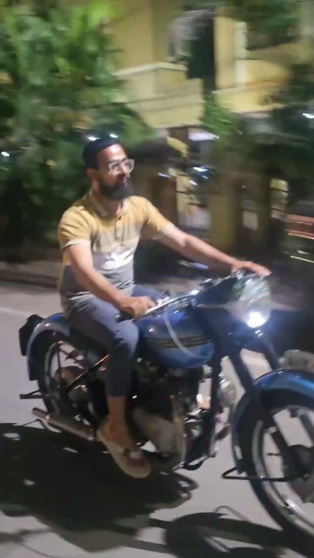 Instagram post by @royalenfield_4567k for Triumph Motorcycles. Caption reads: Triumph Speed Twin 

Huma british motorcycle works....